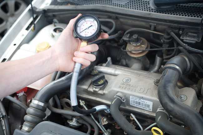 Как проверить компрессию в двигателе автомобиля своими руками?