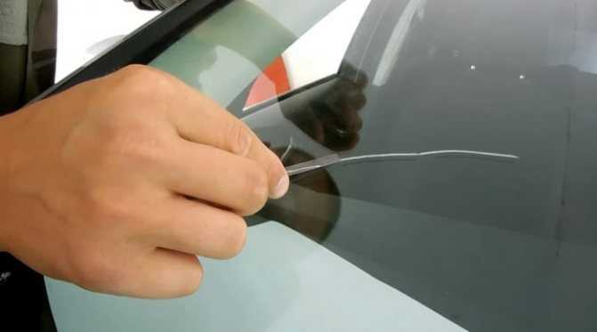 Остановка трещины на лобовом стекле автомобиля