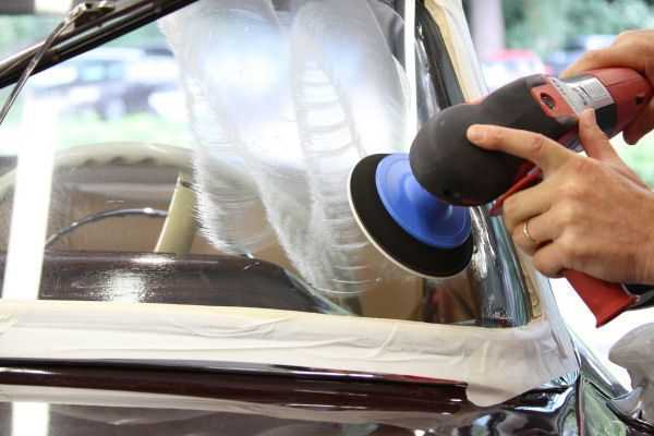 Как устранить царапины на стекле автомобиля