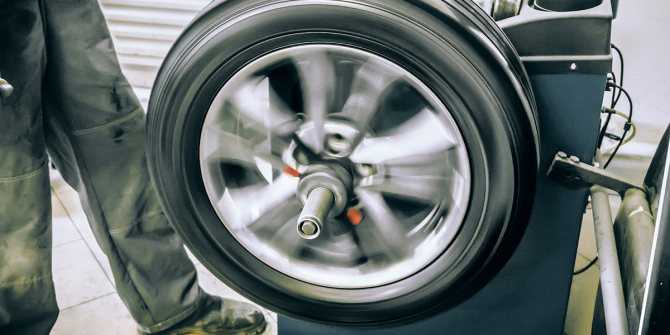 Как отбалансировать колесо в домашних условиях – автотоп
