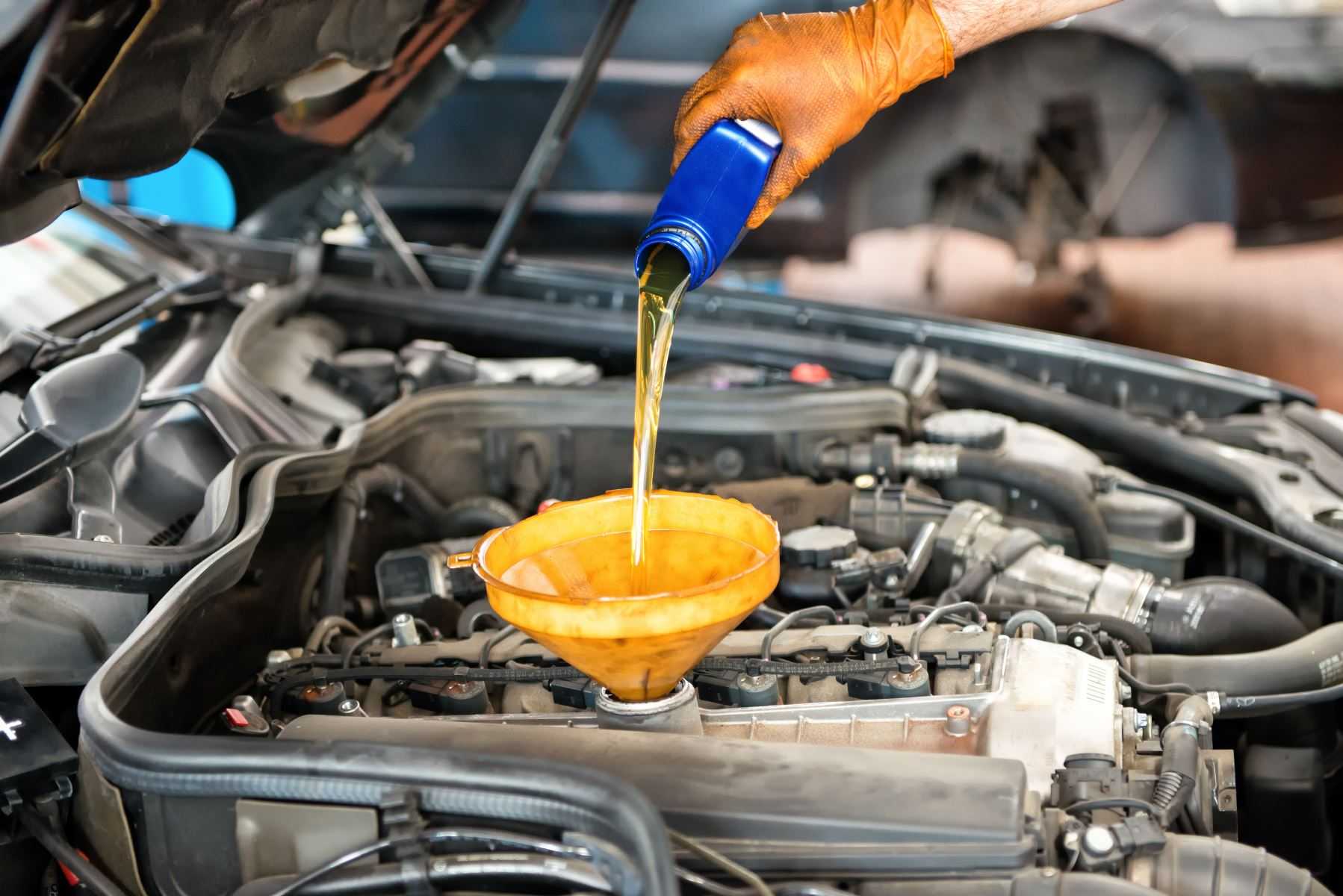 Какие функции выполняет моторное масло в двигателе Почему масло нужно своевременно менять Когда необходимо производить замену масла, рекомендации