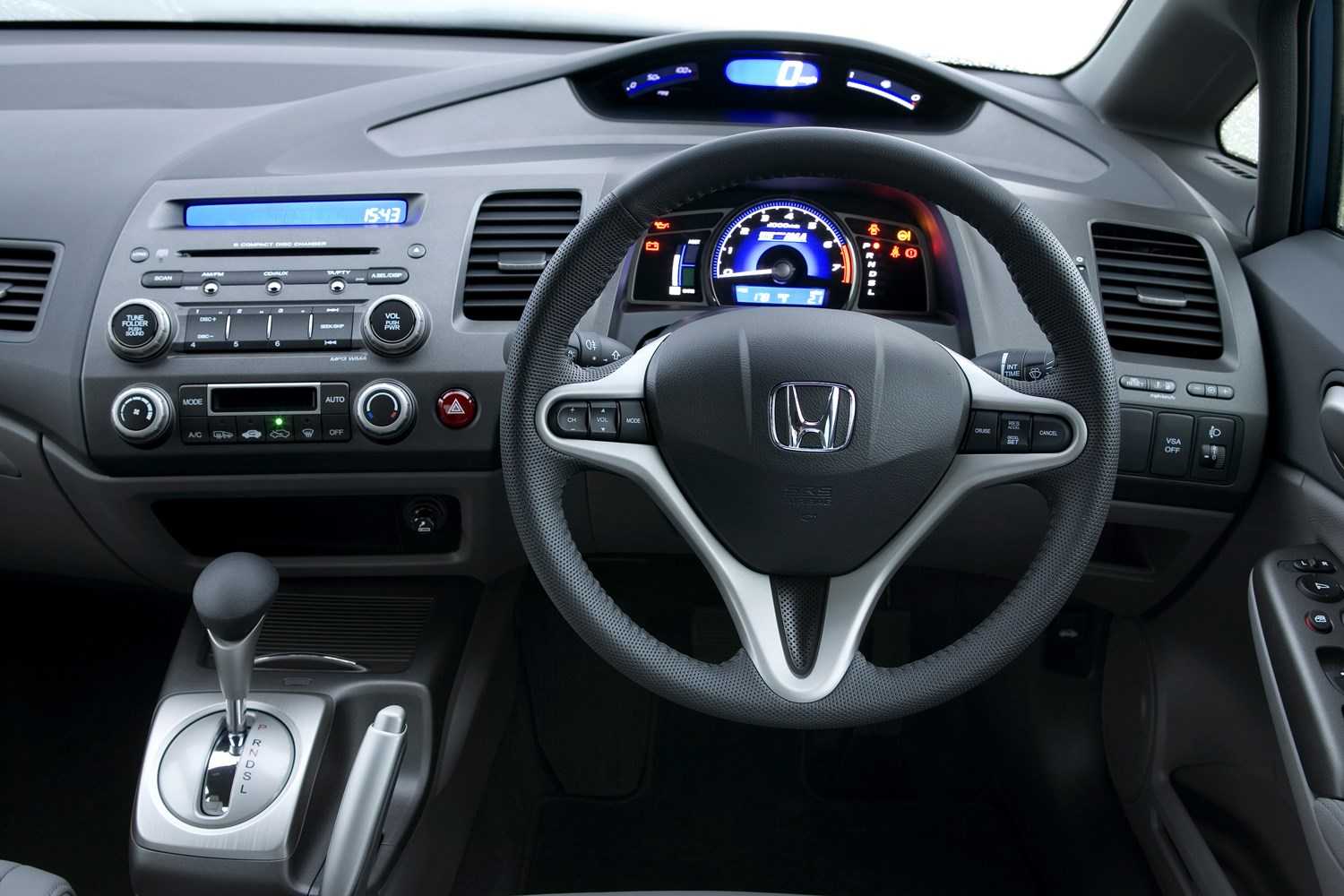 Хонда цивик 4д 8 поколение. Honda Civic 2006 хэтчбек салон. Хонда Цивик 4д 2008. Honda Civic 2007 Interior. Honda Civic 2010 гибрид.