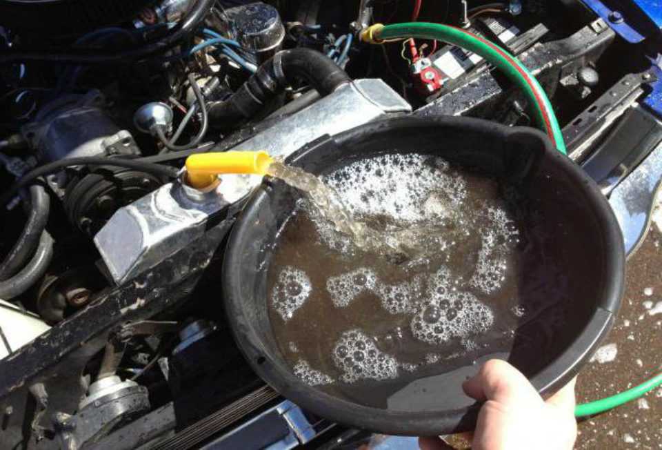 Промывка двигателя при замене масла: когда делать, как правильно промыть двс - полезные статьи на автодромо