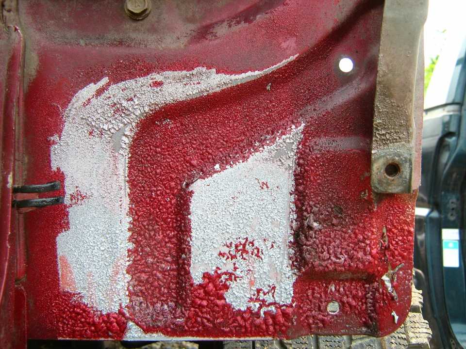 Средство для снятия краски с металла: разбираемся как и чем быстро снять старую эмаль с кузова автомобиля своими руками