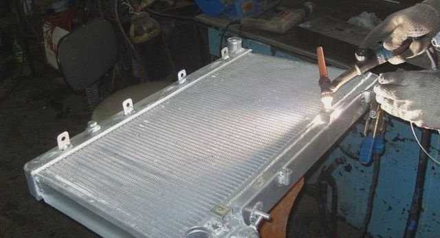 Как отремонтировать радиатор охлаждения двигателя: видео