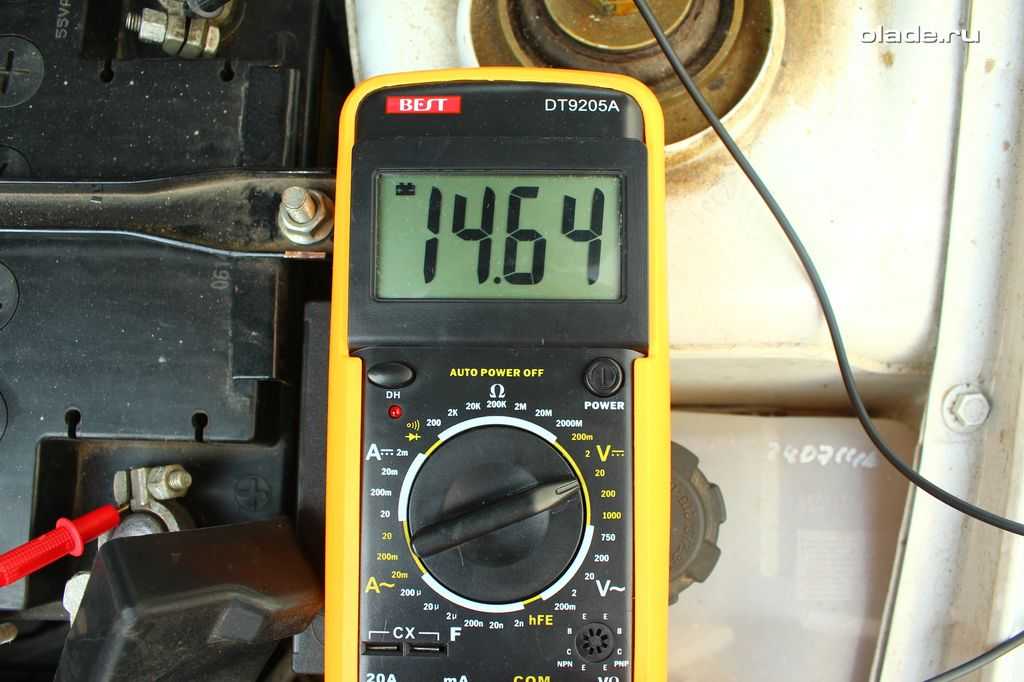 Сколько вольт должен выдавать генератор на аккумулятор: нормальная зарядка АКБ