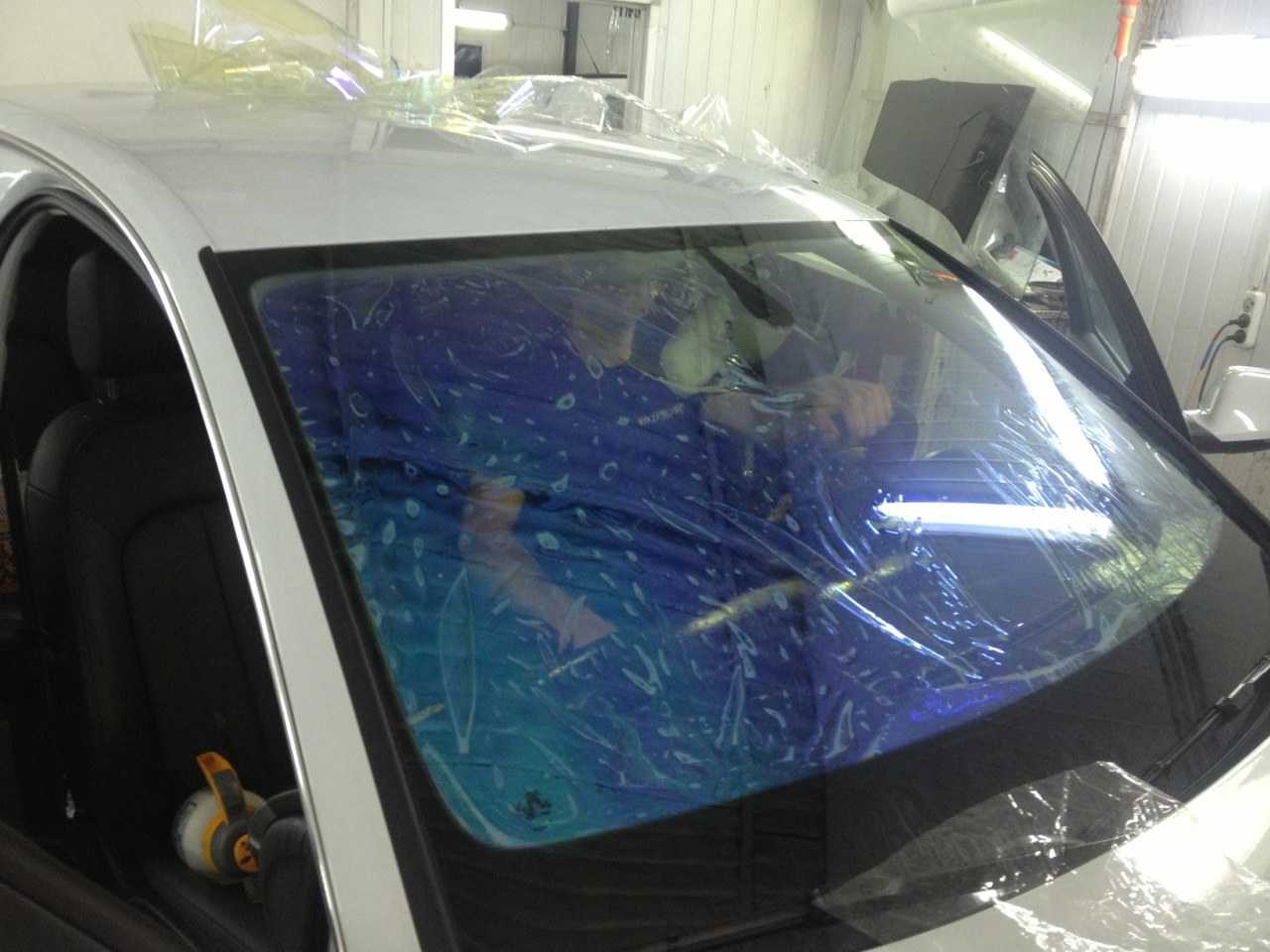 Виды тонировки стекол автомобиля: хамелеон, цветная, электронная, съемная пленка на лобовое стекло