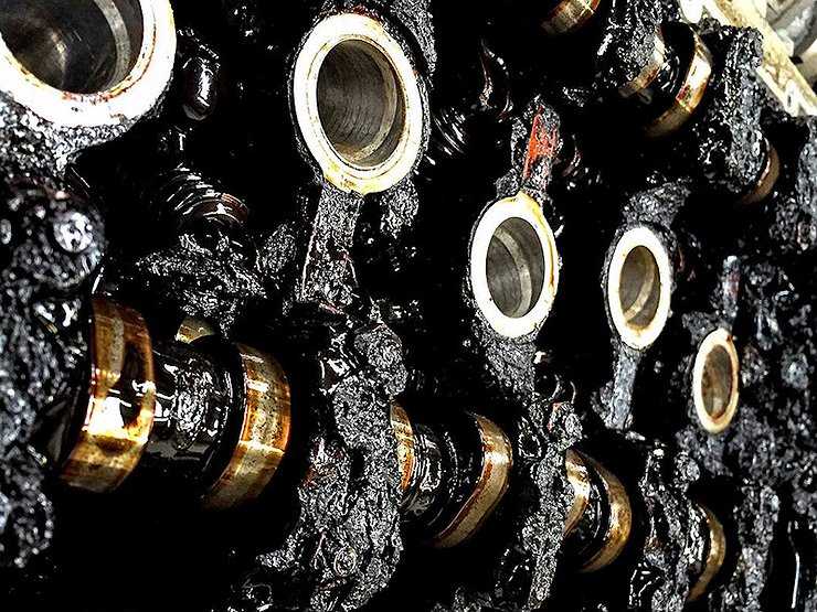 Почему быстро чернеет масло в двигателе - масла двигателя
