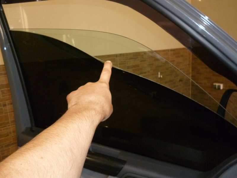 Плёнка для тонировки стёкол автомобиля: классификация, производители и 9 этапов тонировки своими руками