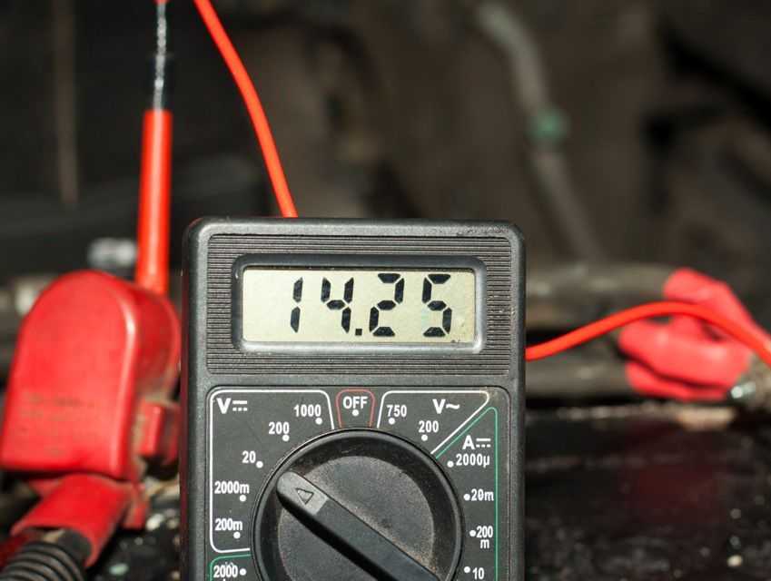 Напряжение автомобильного аккумулятора: каким должно быть Как проверить заряд аккумулятора мультиметром, проверка АКБ нагрузочной вилкой Рекомендации