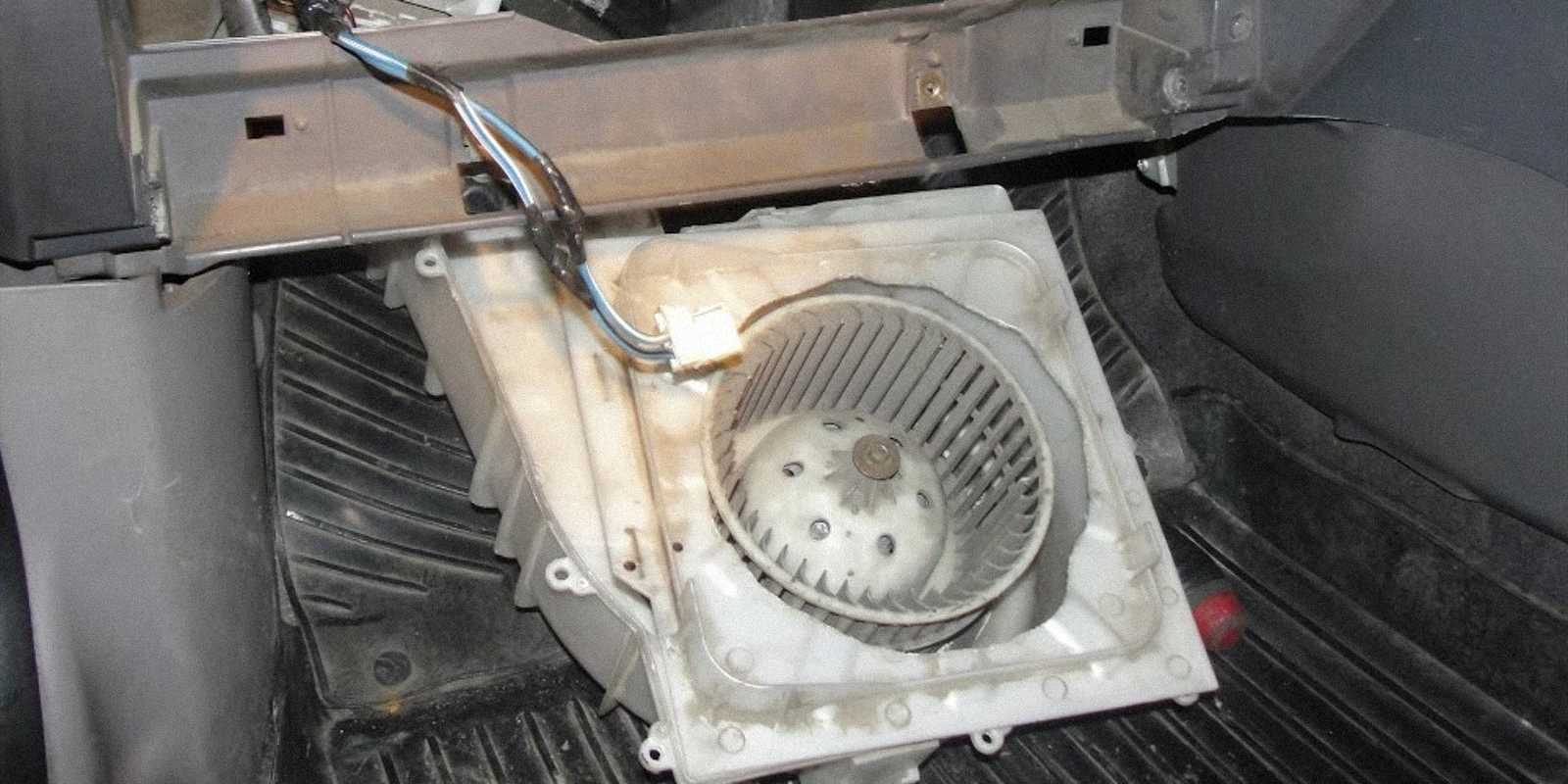 Почему не греет печь. Вентилятор печки Ниссан х-Трейл т30. Радиатор отопителя Кашкай. Nissan Sunny b11 вентилятор печки. Ниссан х-Трейл т30 2002 года слабый поток воздуха из печки.