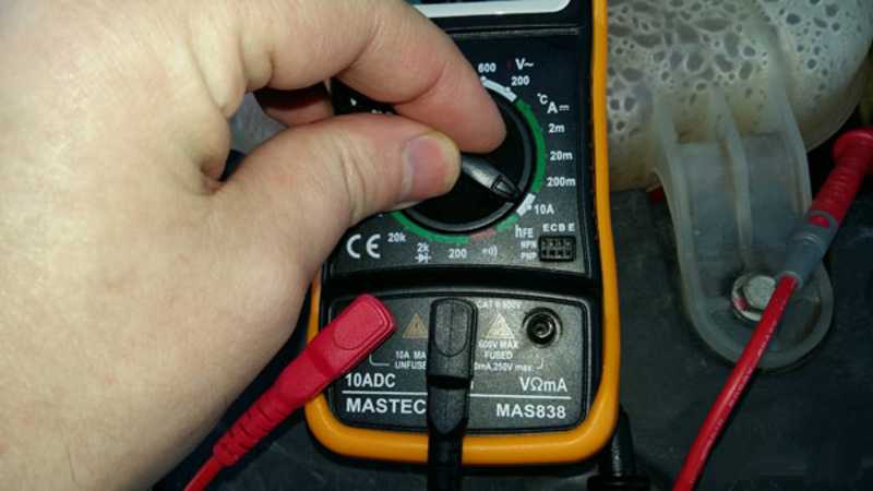 Как проверить зарядку аккумулятора от генератора мультиметром