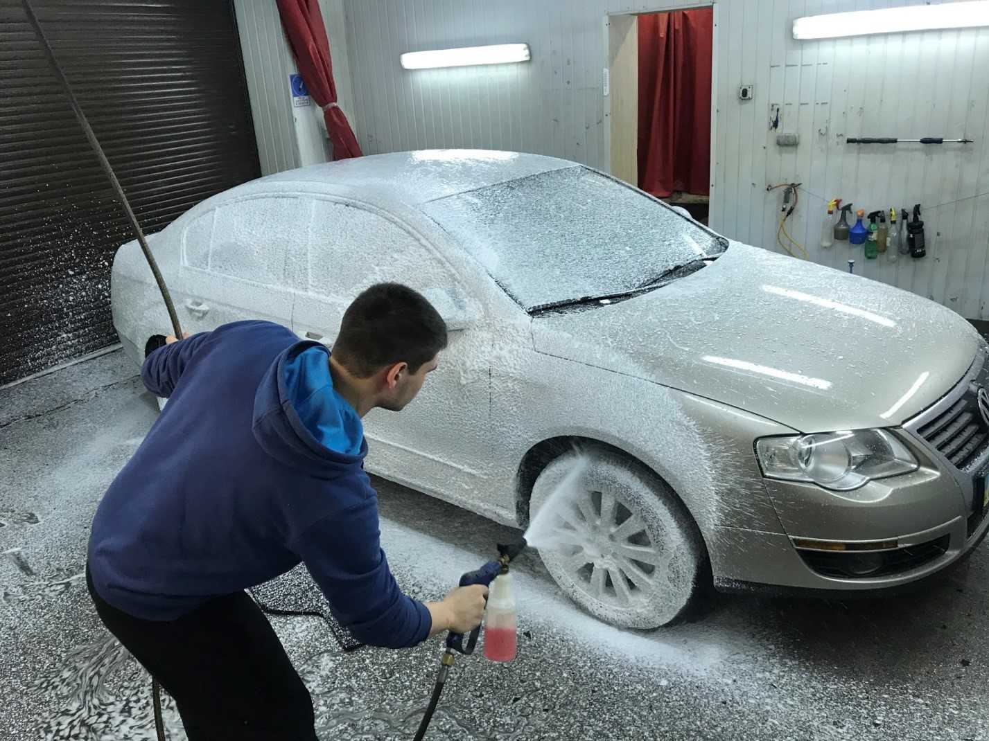 Как мыть машину зимой и как правильно это делать: правила и советы