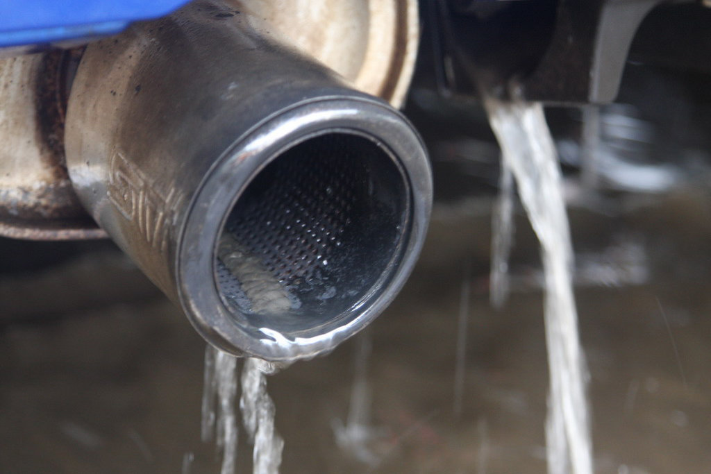 Вода в глушителе автомобиля: почему капает из выхлопной трубы, как убрать » автоноватор