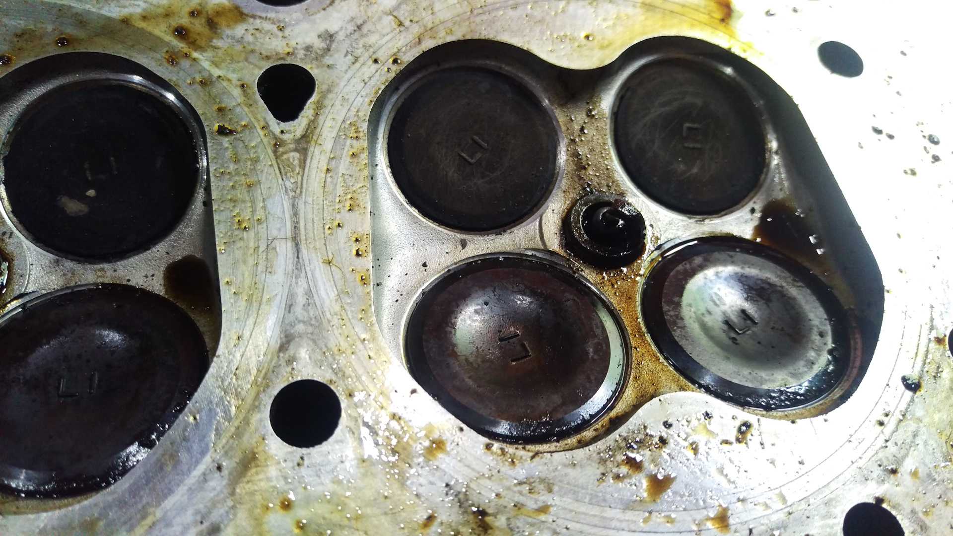 Чем отмыть двигатель от масла и грязи, как промыть двигатель от нагара
