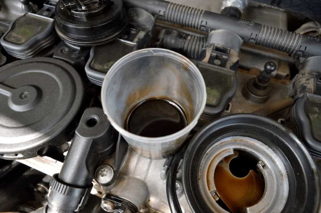 Нужна ли промывка двигателя при замене масла