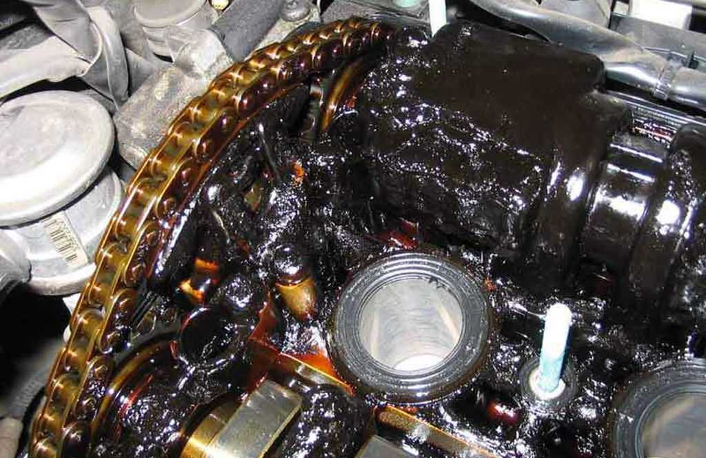 Почему быстро чернеет моторное масло в двигателе – разбираем причины