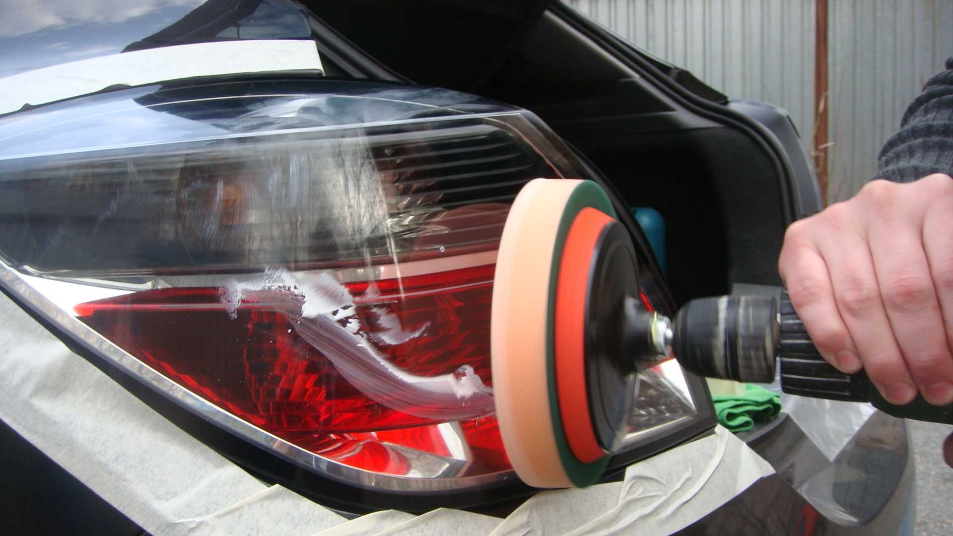 Обзор клеев для лобовых стекол автомобилей и рекомендации по ремонту