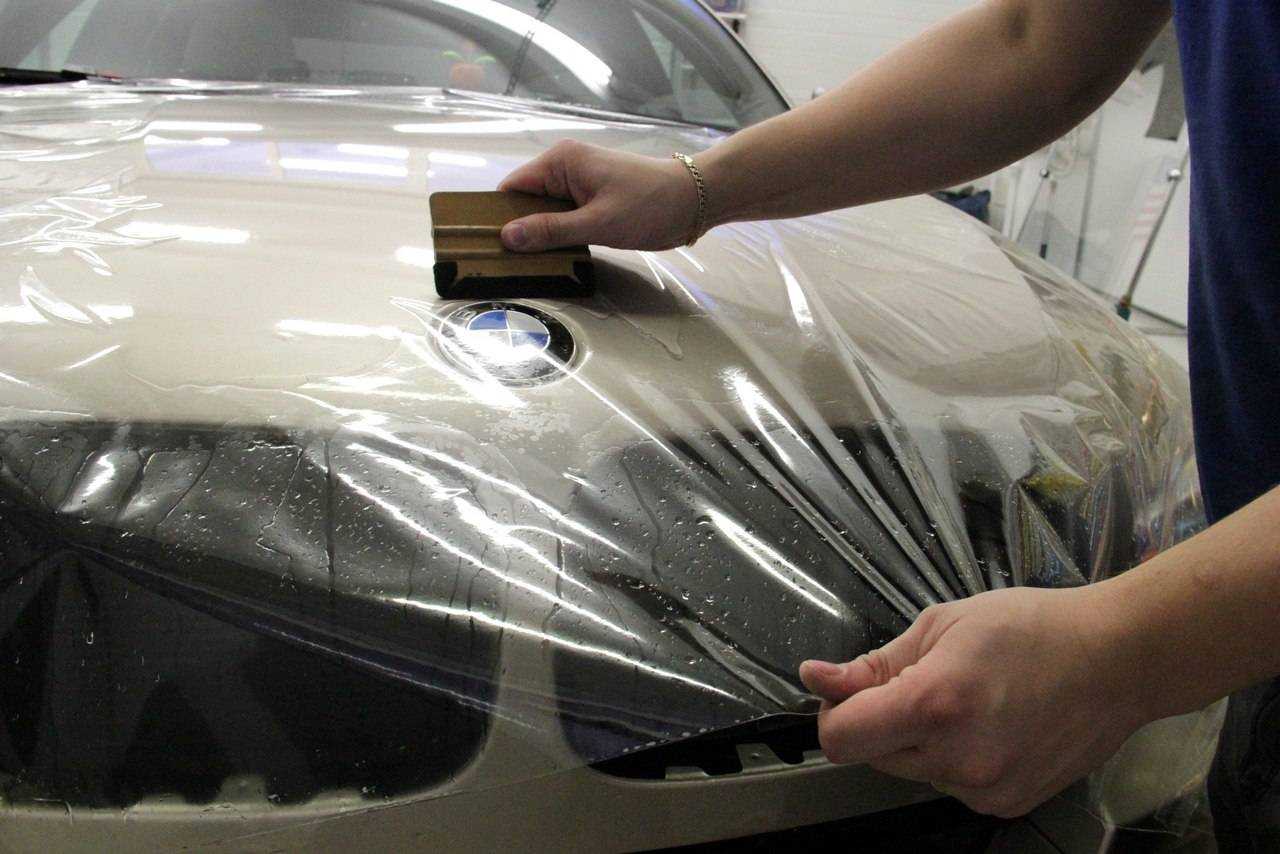 Как клеить защитную плёнку на авто своими руками, оклеить автомобиль самому
