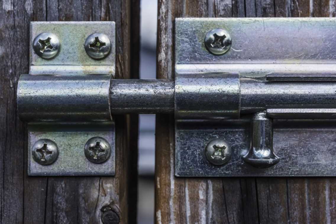 Автоматический дверной замок: типы, отличия в конструкции
