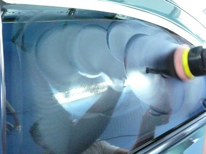 Полезно знать — как правильно убрать царапины на стеклах автомобиля