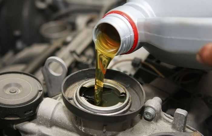Промывочное масло для двигателя: в каких случаях и как используется, что входит в состав, преимущества и недостатки данного типа промывки системы смазки