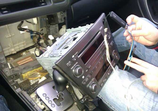Как слушать музыку в машине через флешку: как включить и записать