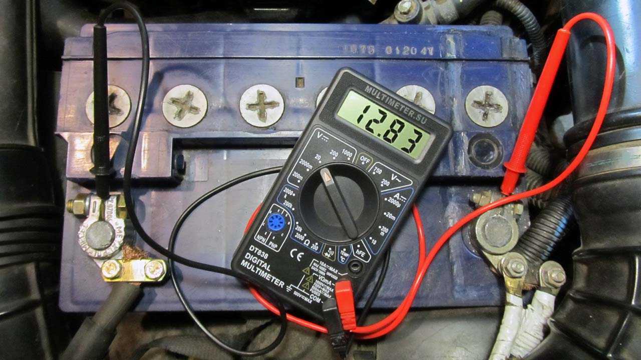 Сколько вольт должен показывать заряженный аккумулятор